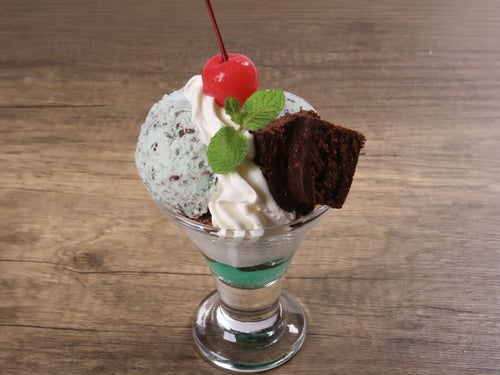 濃厚ブラウニーのチョコミントパフェ
